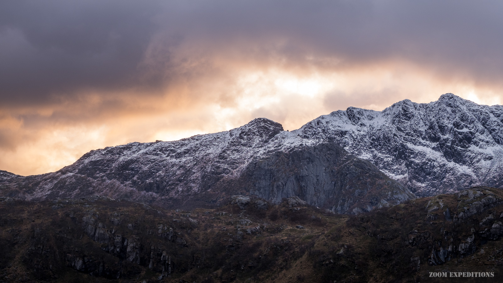 Lofoten Bergkette Lichtspiele