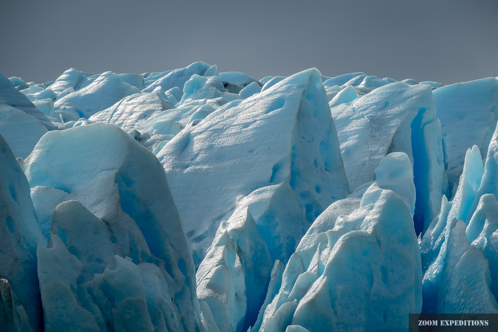 Fantastisches Licht vor dem Grey Gletscher im Torres del Paine NP.