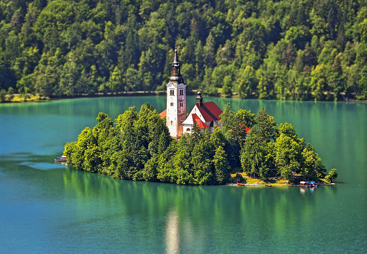 Mariä Himmelfahrt Kirche auf dem Bleder See