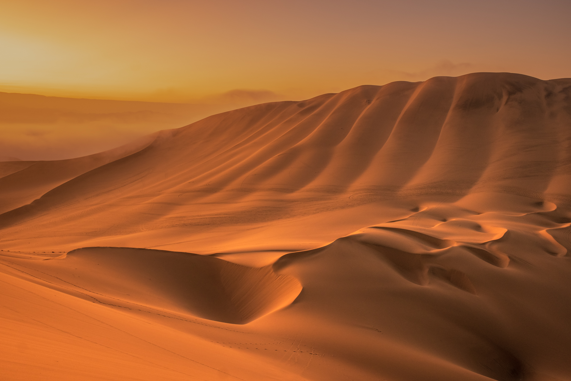 Sonnenaufgang in den Dünen bei Huacachina.