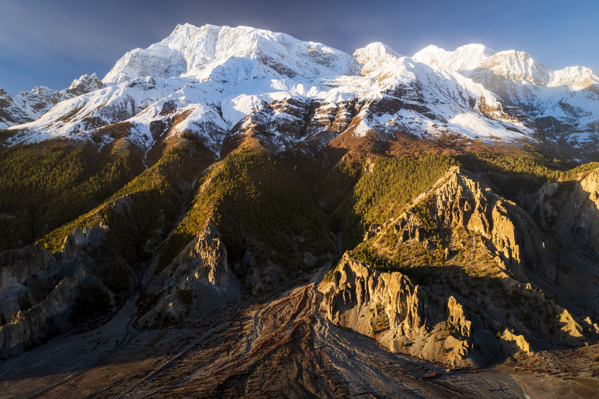 Berglandschaft bei Manang im Annapurna Gebiet.