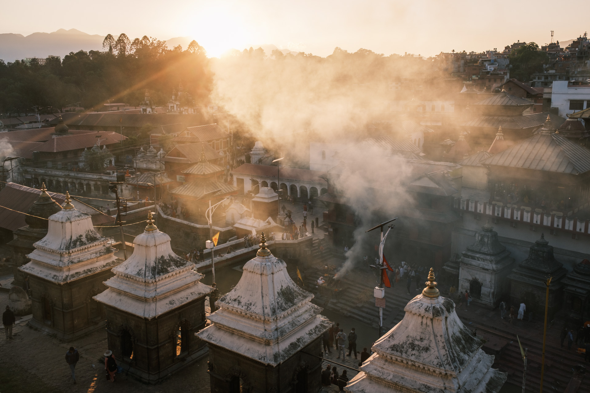 Sonnenuntergang über Pashupatinath.