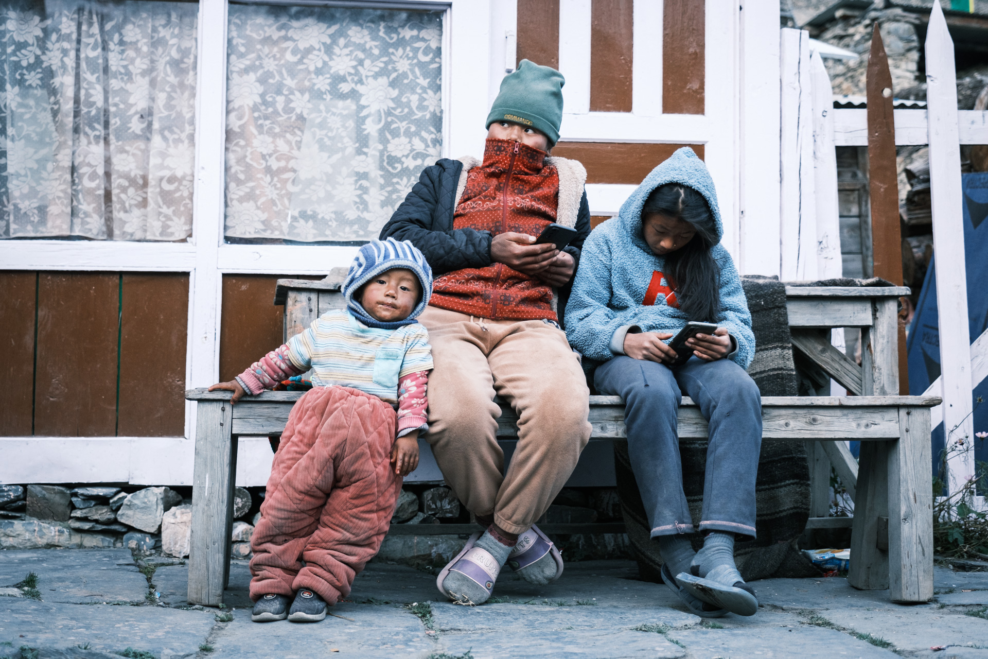 Kinder in Manang.