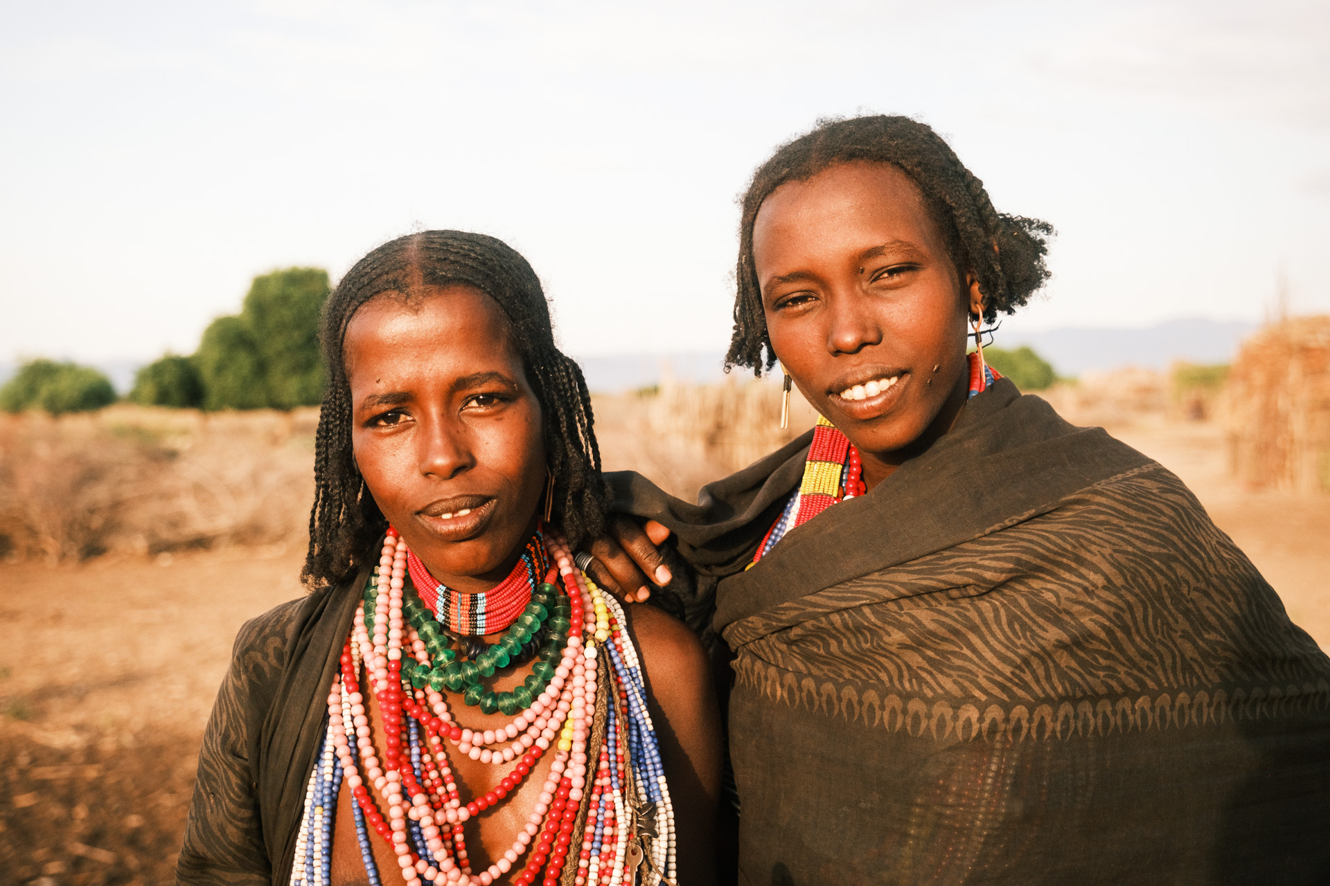 Zwei Frauen des Arbore Stammes in Äthiopien.