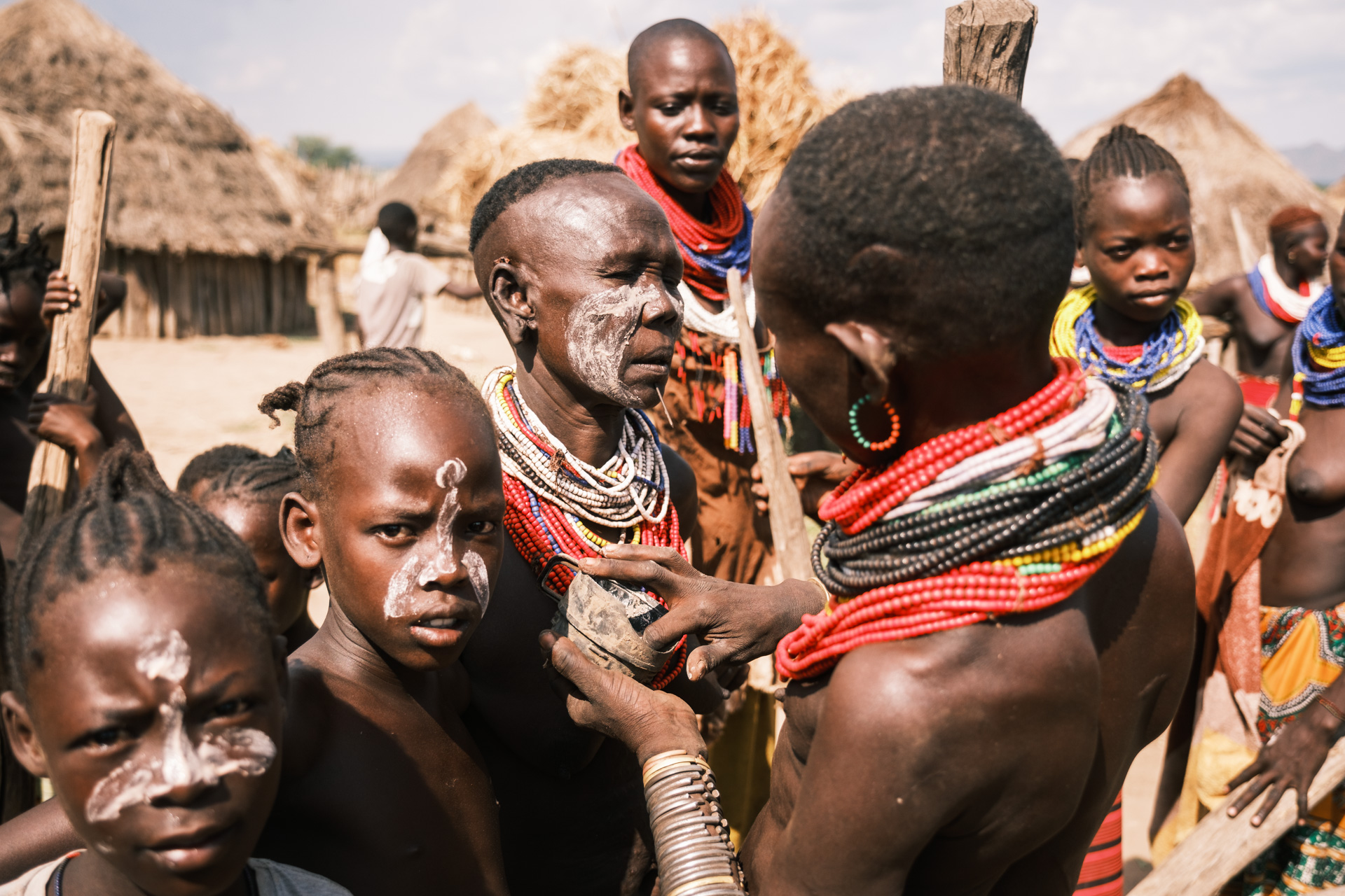 Beim Volksstamm der Karo im Omo Valley.